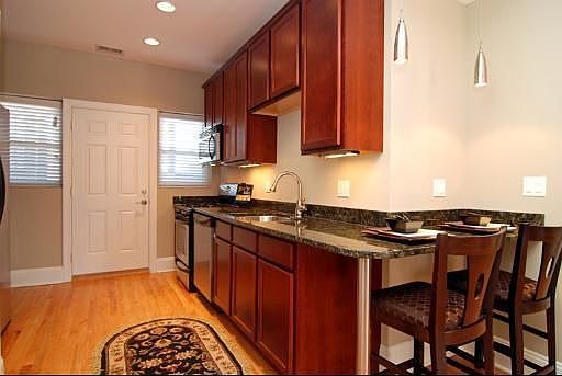 3rd image of 2550 W Sunnyside Ave 1 #1