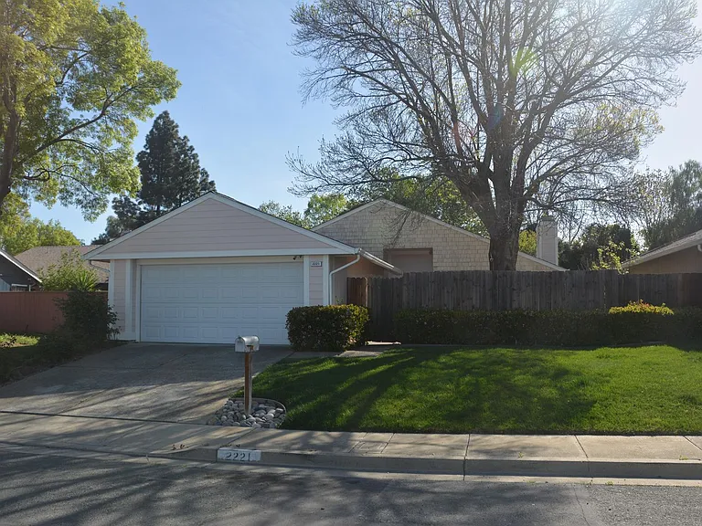 2221 Lynbrook Dr — Photo 35