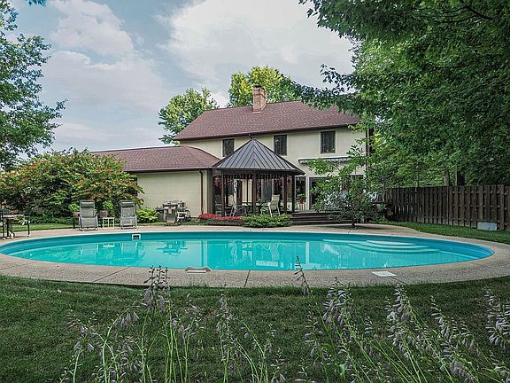 3rd image of 20700 Spruce Dr
