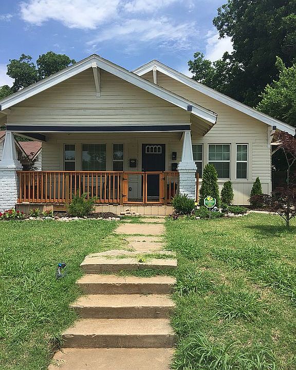 1st image of 209 NE 15th St