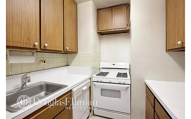 Sold by Douglas Elliman | media 14