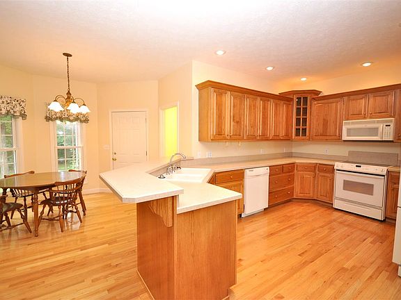 4th image of 25 Wedgewood Ln