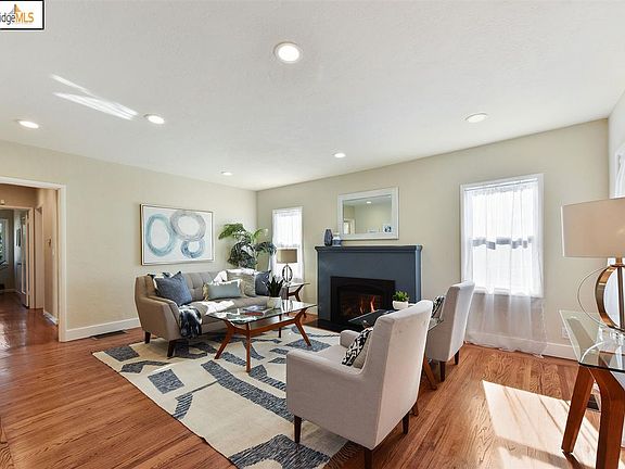 5th image of 275 Belleview Dr