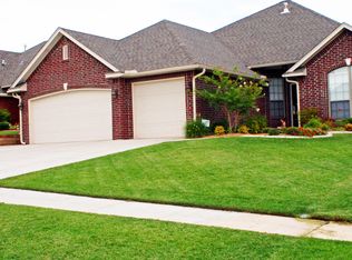 2632 SE 6th St, Moore, OK 73160