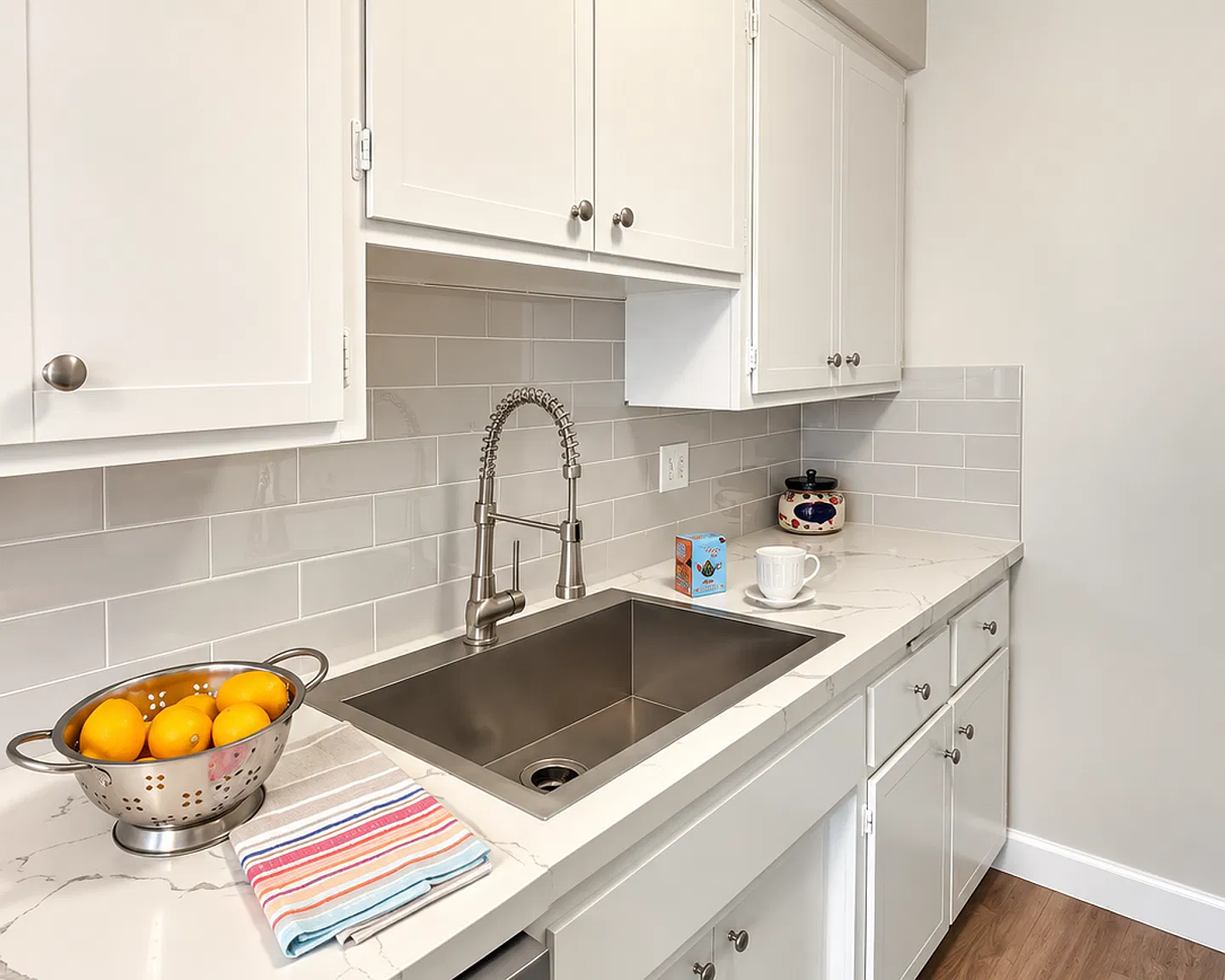 87 N Wilson Ave — Photo 2