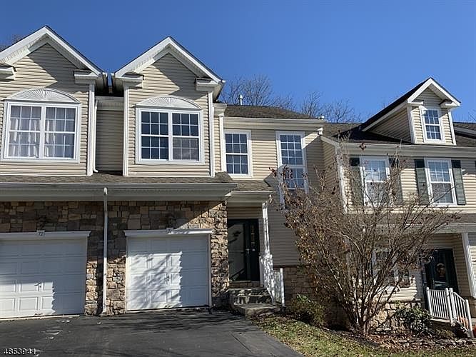 1st image of 71 Pinehurst Dr
