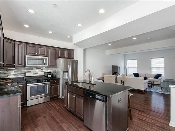 3rd image of 110 Watson Dr