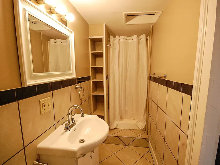 716 Benton St #1-4 — Photo 9