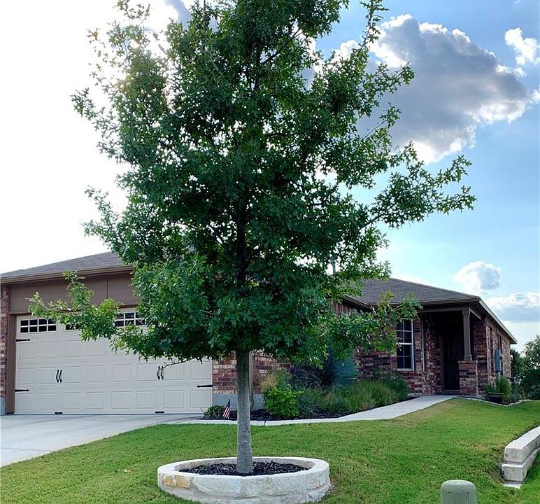 2nd image of 811 Salado Creek Ln