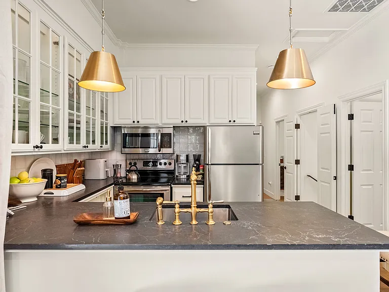 kitchen/carriage house