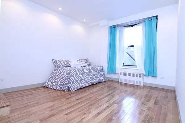 Rented by FirstService Realty (legacy) | media 9