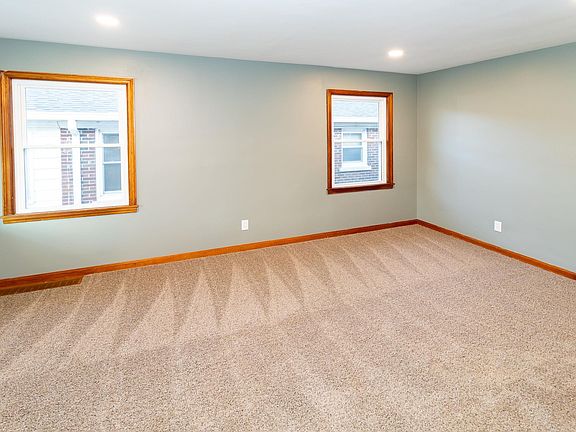 4th image of 2119 E Virginia St