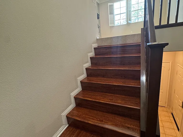 INTERIOR STAIRWAY