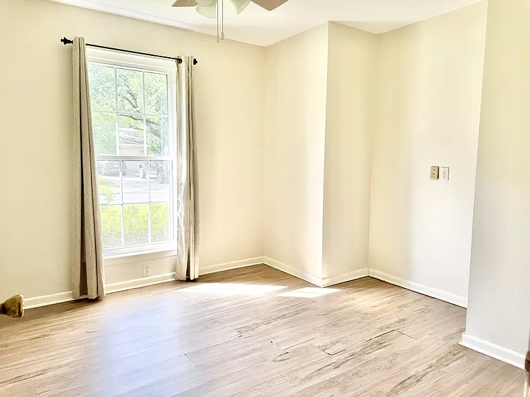 555 Burgin Ave — Photo 3
