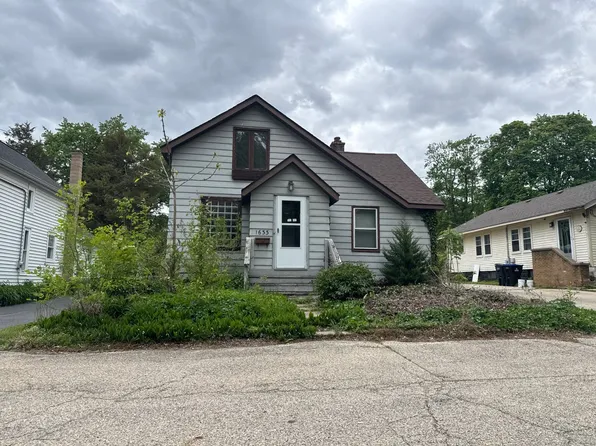 1633 Park St, McHenry, IL 60050