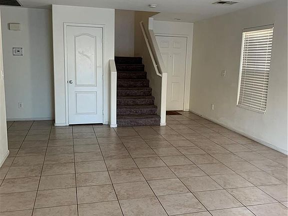 4th image of 7452 Edgecove Ct