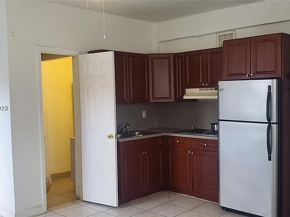 2nd image of 4419 NW 17th Ave #B