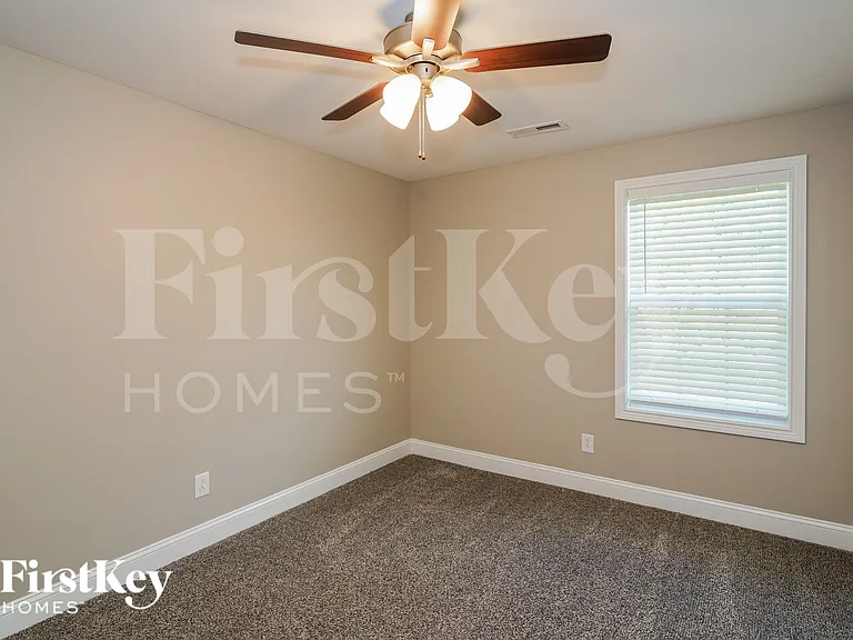 1086 Whitney Dr — Photo 15