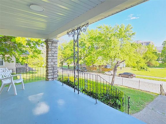 3rd image of 544 Everett Ave