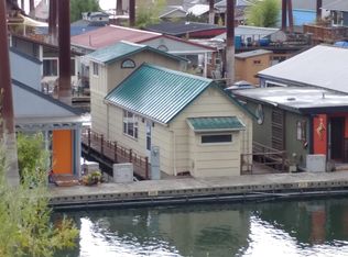 11612 N Island Cove Ln, Portland, OR 97217