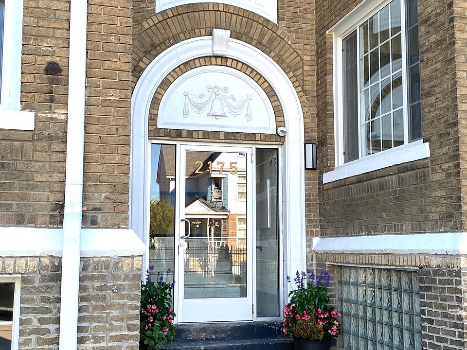2nd image of 2175 Morrell St #1