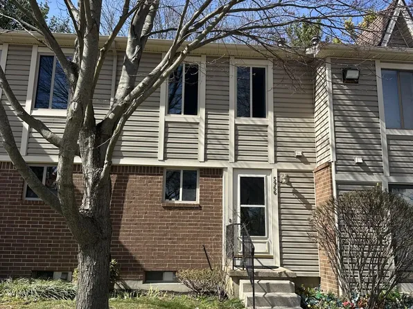 5966 Village Dr, Haslett, MI 48840