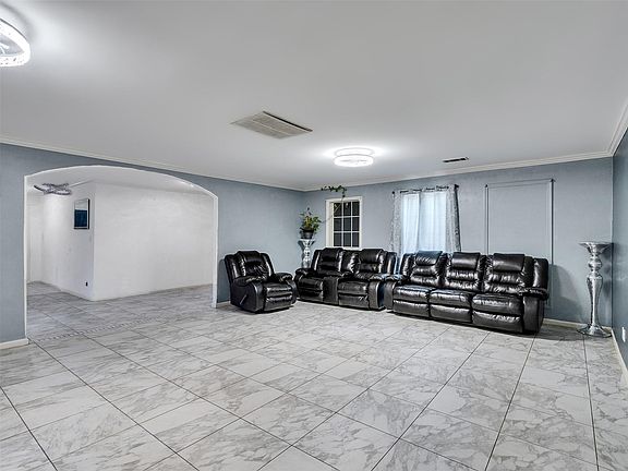 4th image of 7923 Glenview Dr