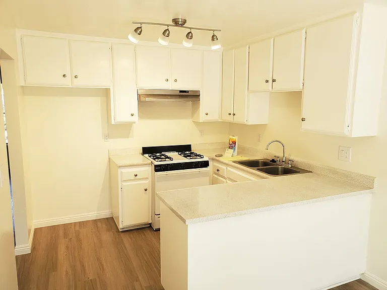 10500 Westminster Ave — Photo 18