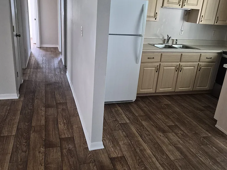 SE 6th Pl — Photo 6