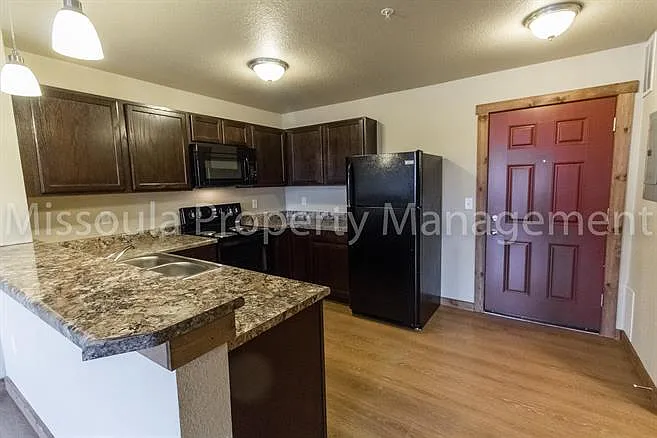 Midtown Apartments — Photo 13