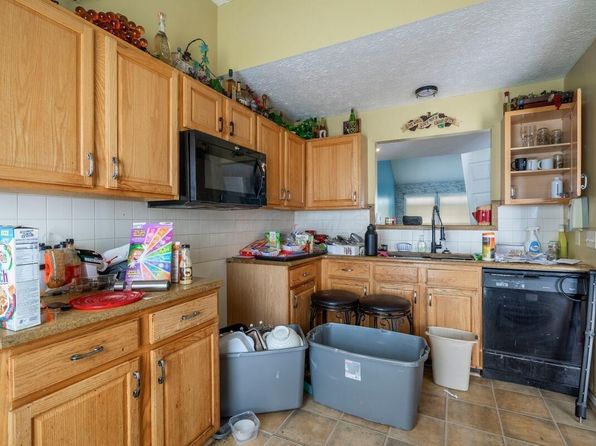 1810 Southpointe Cir NE, Canton, OH 44714