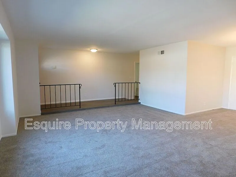 4 bed, 2.0 bath, 1876 sqft, $3,995 — Photo 4