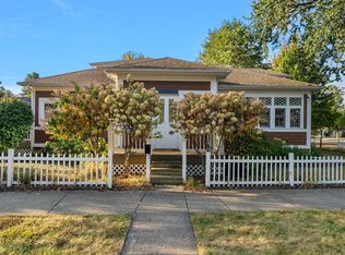 202 Oak St, South Haven, MI 49090