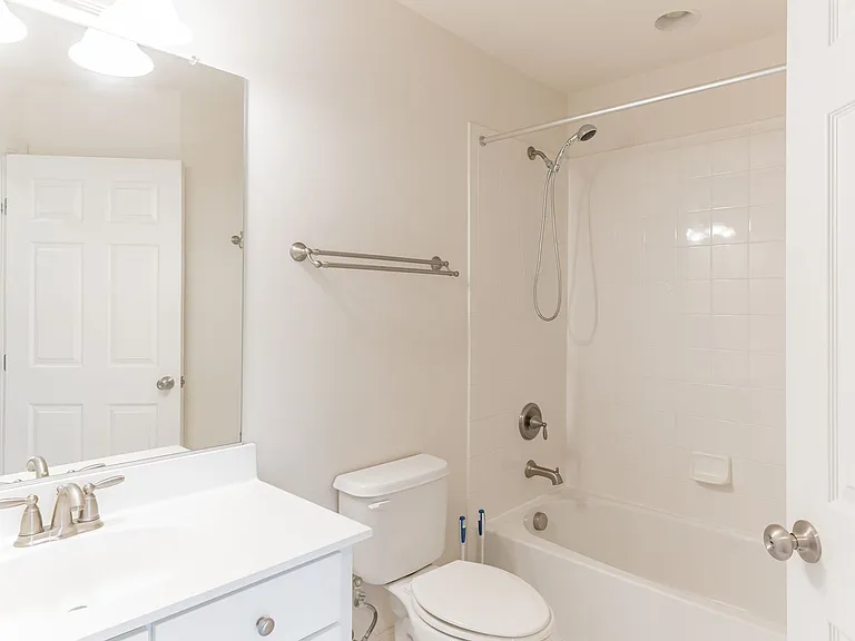 908 W Glebe Rd — Photo 24