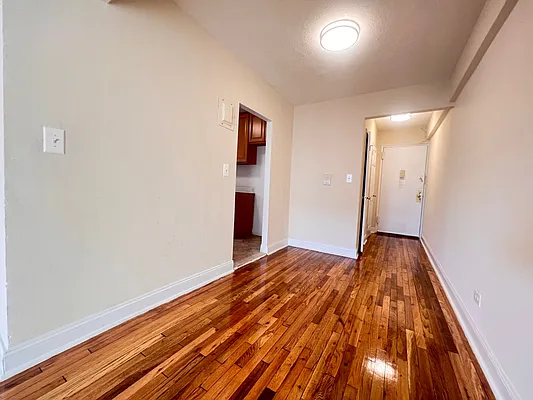 Rented by Queens Apartments Realty LLC | media 36