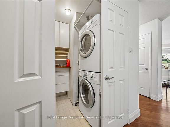 4th image of 2511 Lakeshore Rd W #405