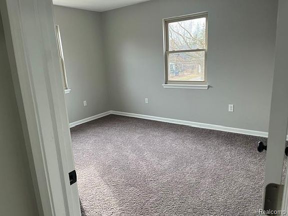 3rd image of 5903 Kensington Ave