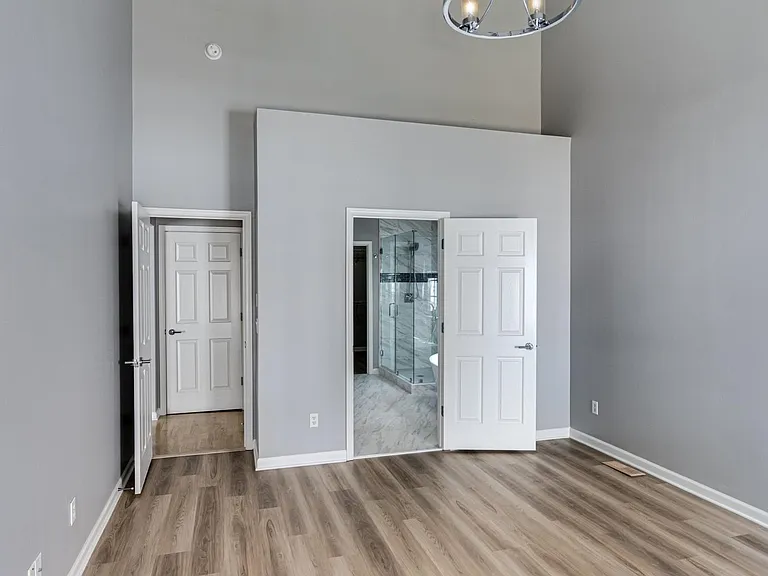 Master bedroom with en-suite bath