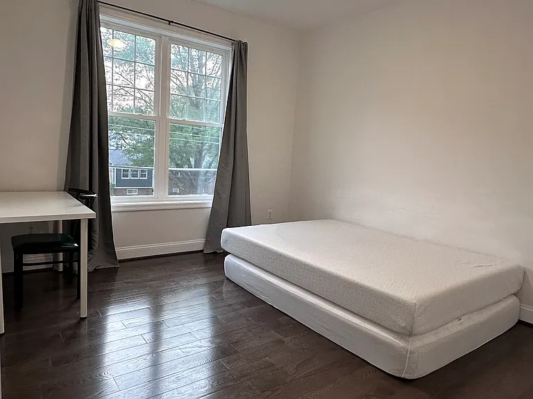 4221 University Dr — Photo 4