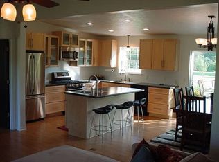 6950 Woodview Ct, Delavan, IL