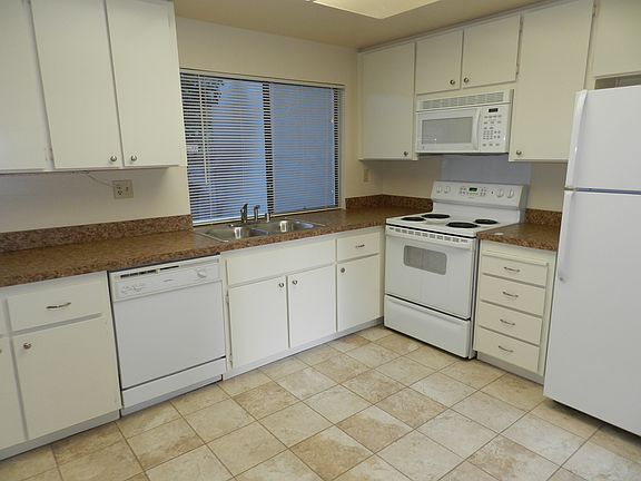 Eat-in kitchen