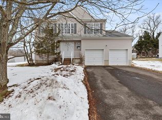 23 Sundew Dr, Ewing, NJ 08638