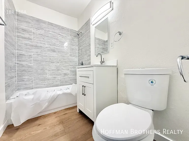 1254 W 110th St #12 — Photo 6