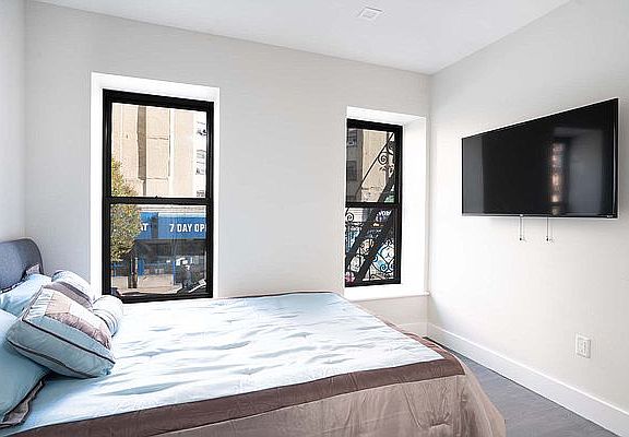 4th image of 346 E 105th St #2D