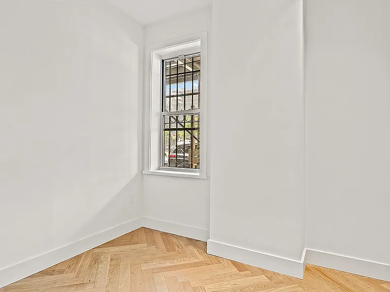 301 E 21st St #1A — Photo 6