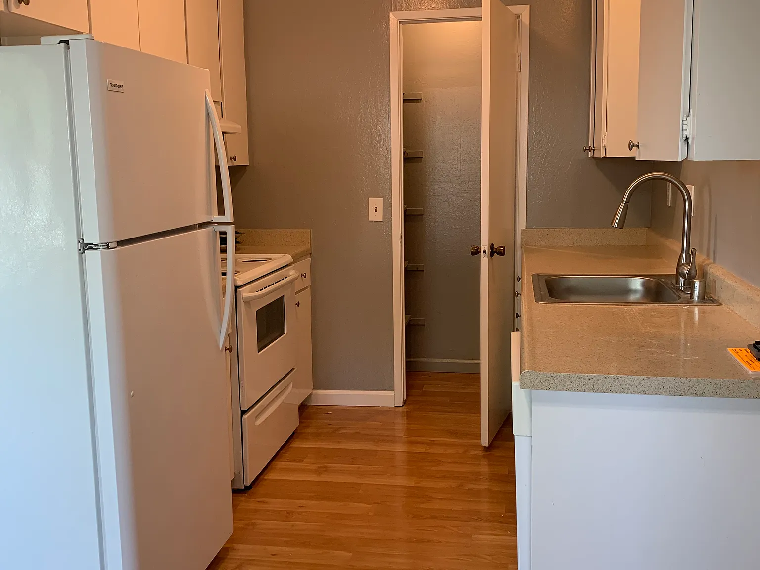 1 bed, 700 sqft, $2,200 — Photo 2