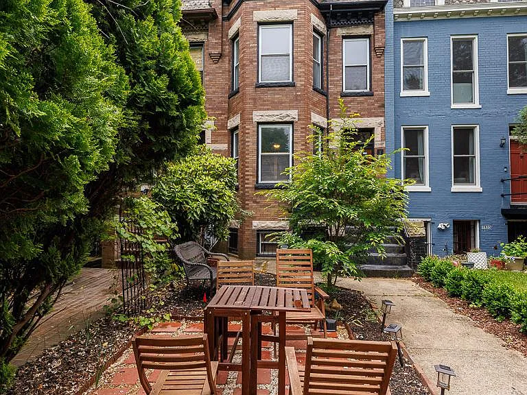 1437 E Capitol St SE #B — Photo 1