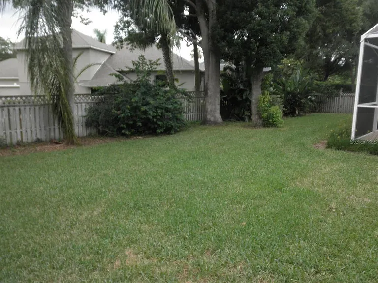 209 Heatherwood Ct — Photo 32
