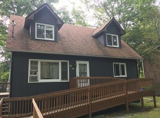 168 Roundhill Rd, Dingmans Ferry, PA 18328