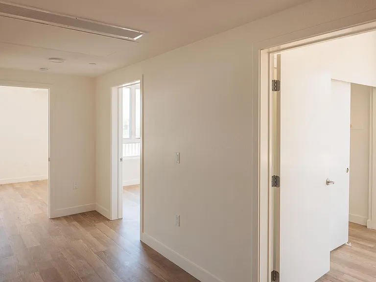 Woodlake Apartments — Photo 77